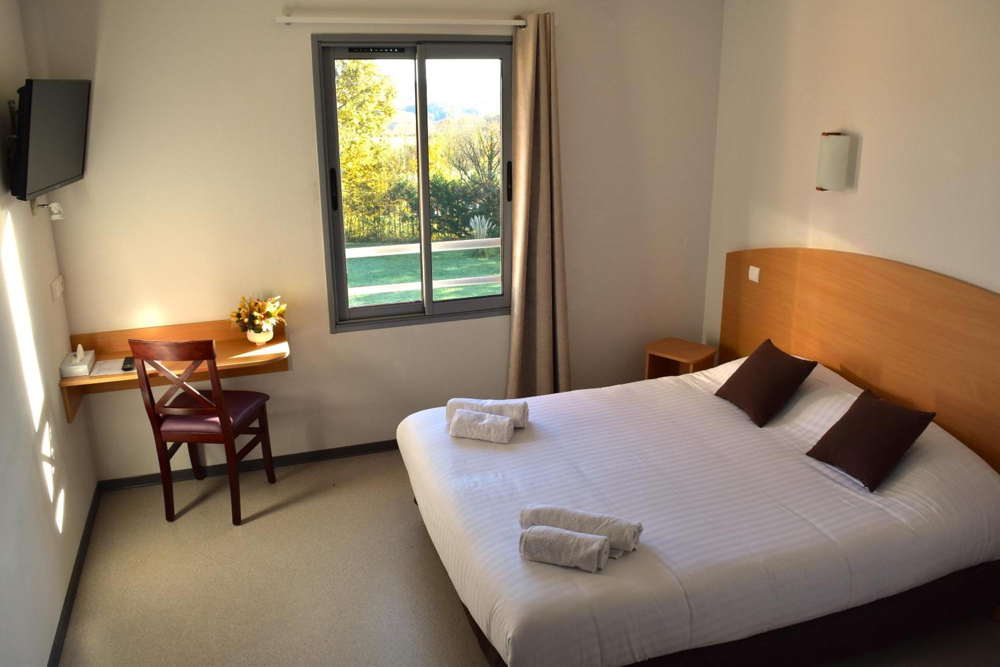 Au Perigord Noir Hotel Hautefort Bagian luar foto