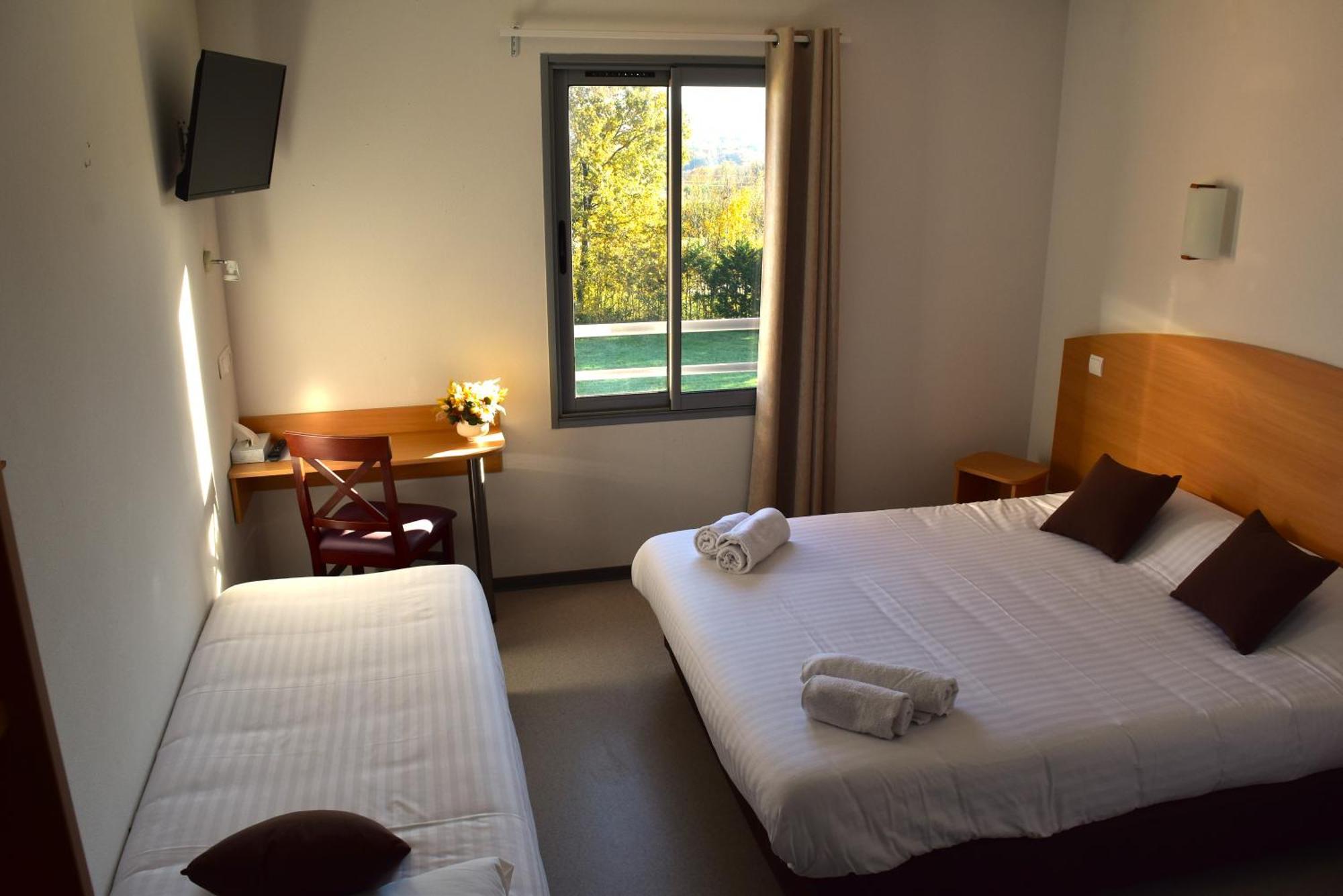 Au Perigord Noir Hotel Hautefort Bagian luar foto