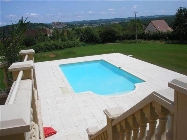Au Perigord Noir Hotel Hautefort Bagian luar foto